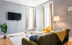 Cozy 2Bed W Queenbed-Wi-Fi,Downtown-Modern-Bills